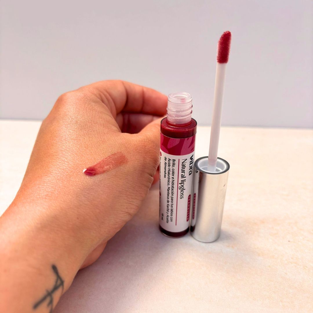 Lipgloss Vegano Rojo Frambuesa – Hidratación y Brillo | 10 ml - NUEVO FORMATO!