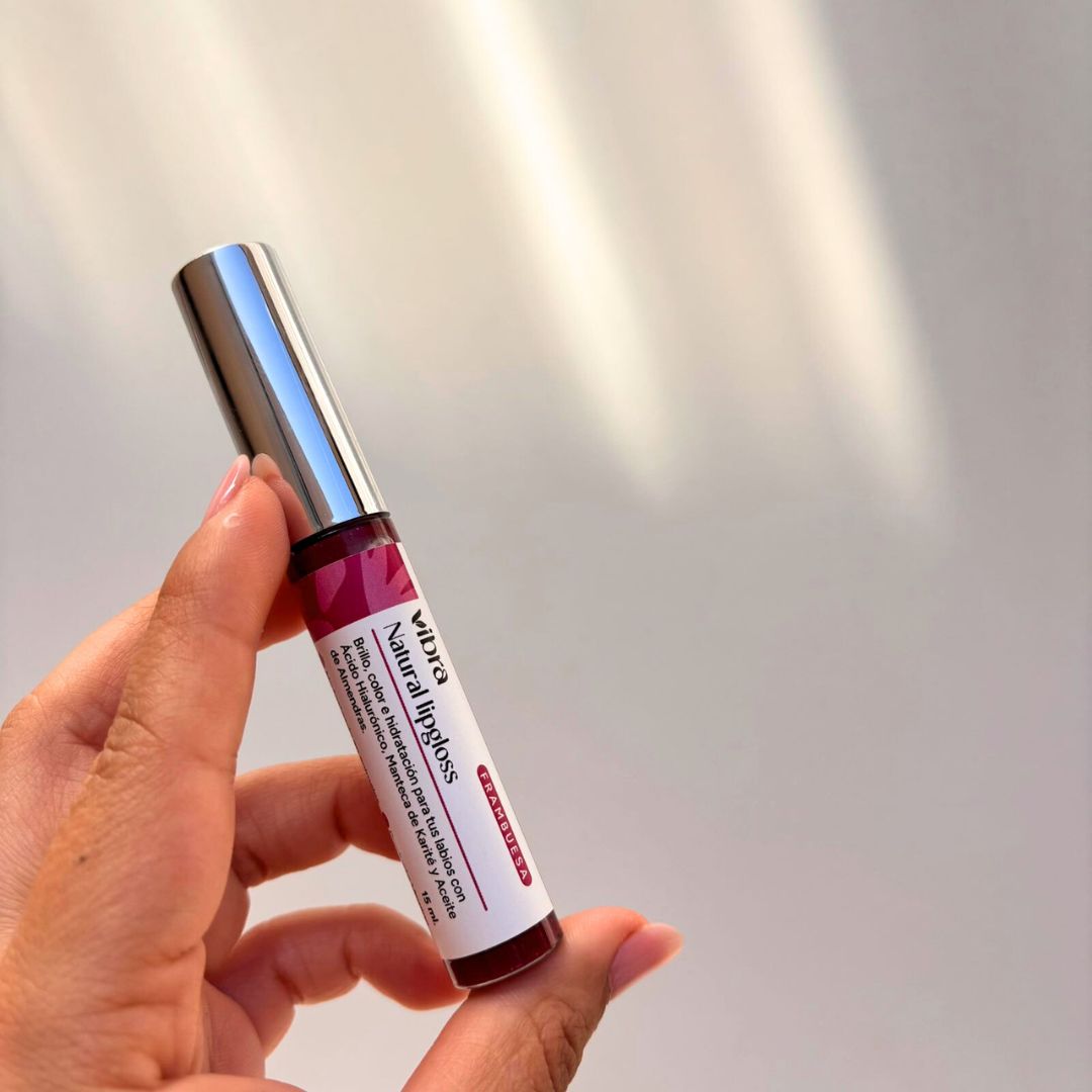 Lipgloss Vegano Rojo Frambuesa – Hidratación y Brillo | 10 ml - NUEVO FORMATO!
